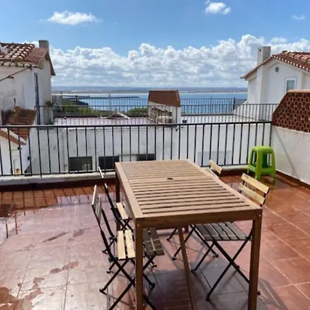 בית נופש Swordfish Ocean View House *